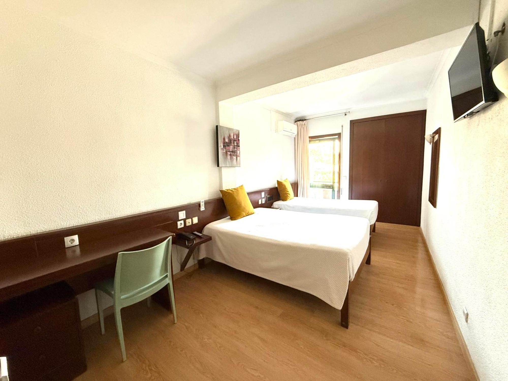 Residencial Dona Teresa Hotel Maía Buitenkant foto